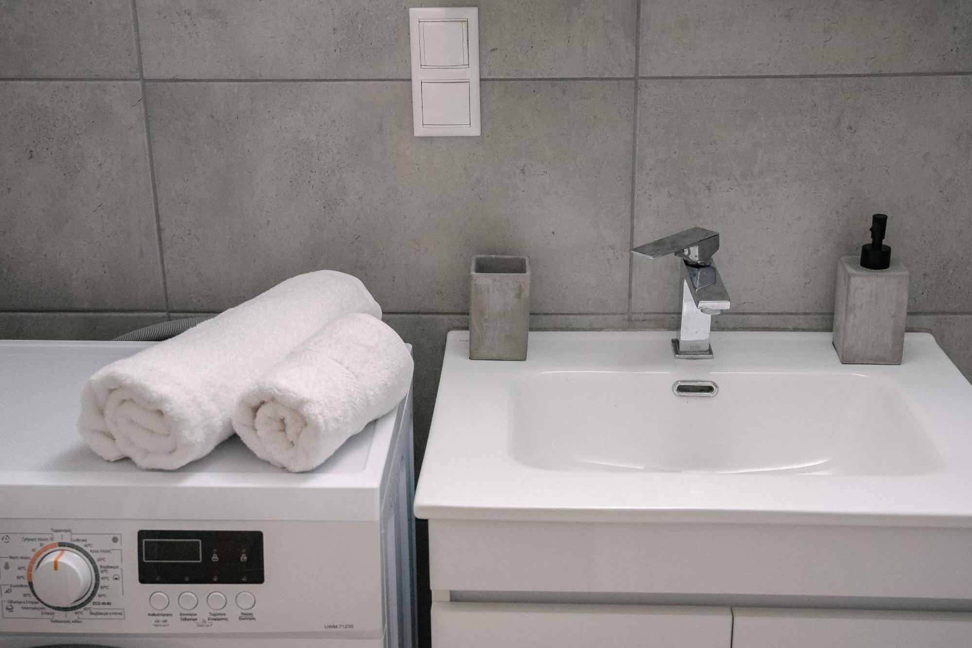 3Cs Athens Ampelokipoi Comfy Flat Ft Patio Airport Direct Day N Night Apartamento Exterior foto